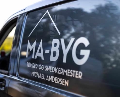 MA-Byg sort varevogn
